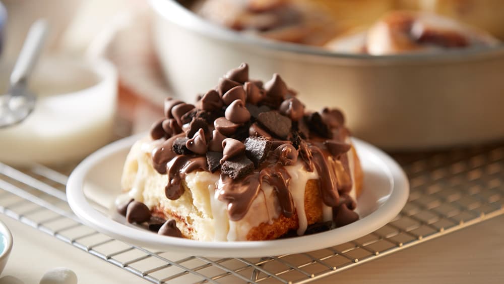 Cinnamon roll with chocolate chips