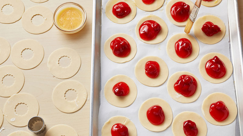 Fill cookies with cherries