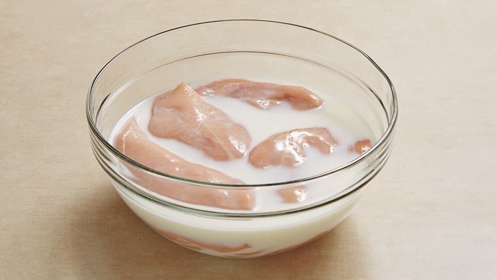 Chicken and buttermilk in a large bowl.
