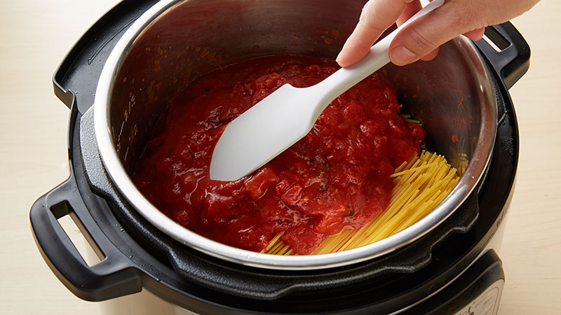 Add the spaghetti noodles evenly over the beef mixture.