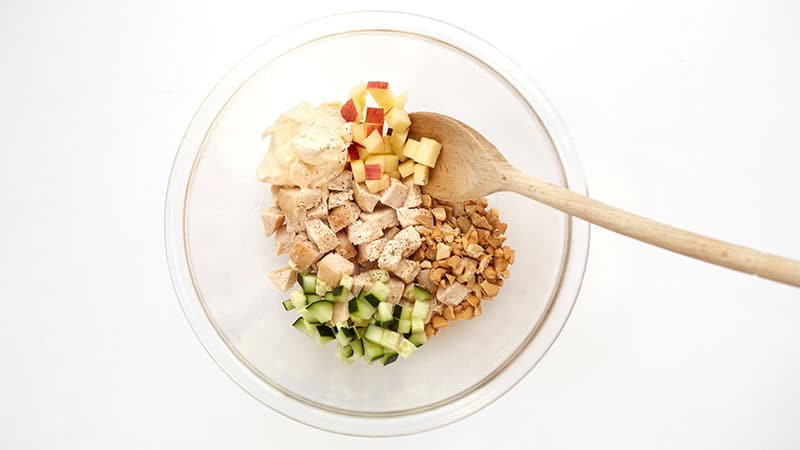 In medium bowl, combine chicken, apple, cucumber, cashews, mayonnaise, onion powder, salt and pepper.