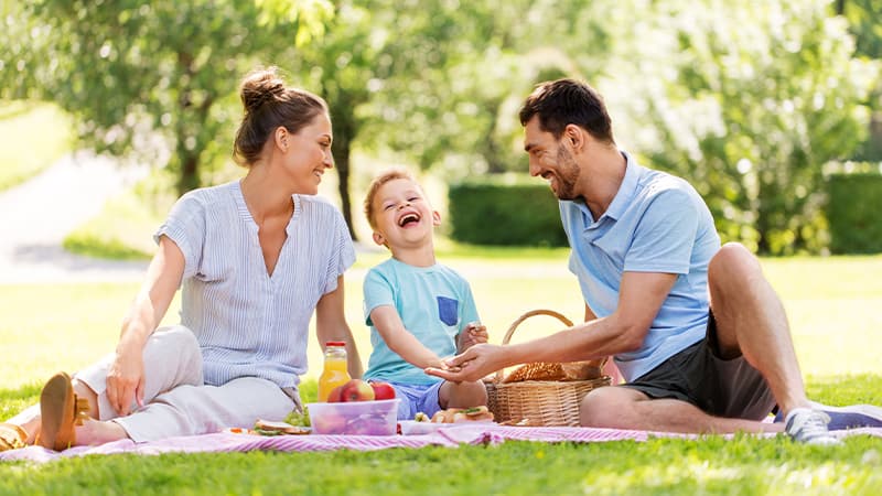PBHow to plan a family picnic for Spring_HERO