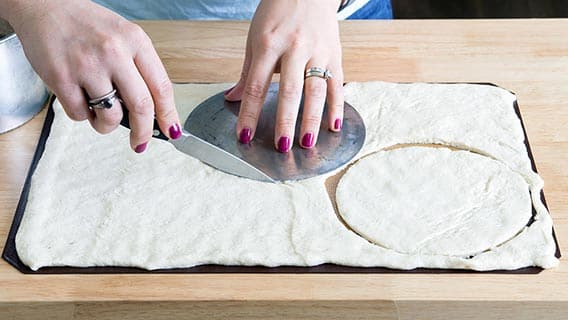 Cutting circles of dough