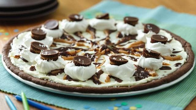chocolate peanut butter cookie pizza