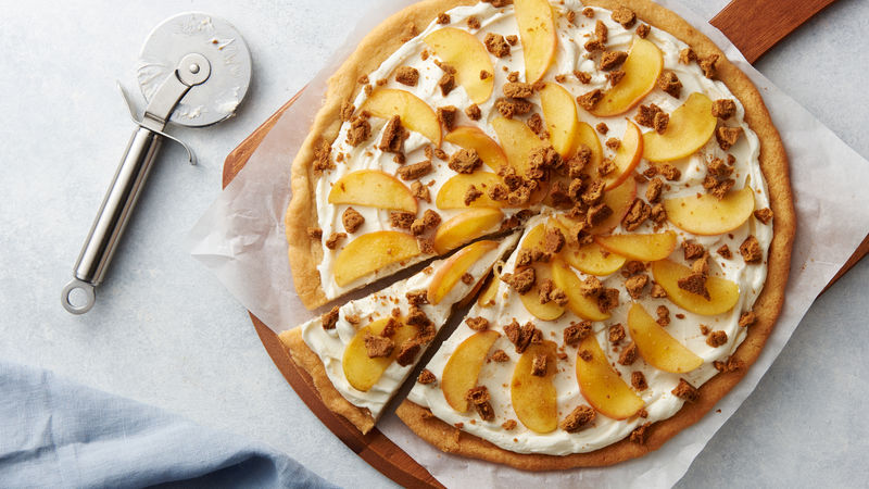 Apple Gingersnap Crumble Cookie Pizza